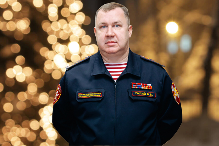 Начальник Управления Росгвардии по Калининградской области полковник полиции Виктор Галий поздравил личный состав с наступающим Новым годом и Рождеством 