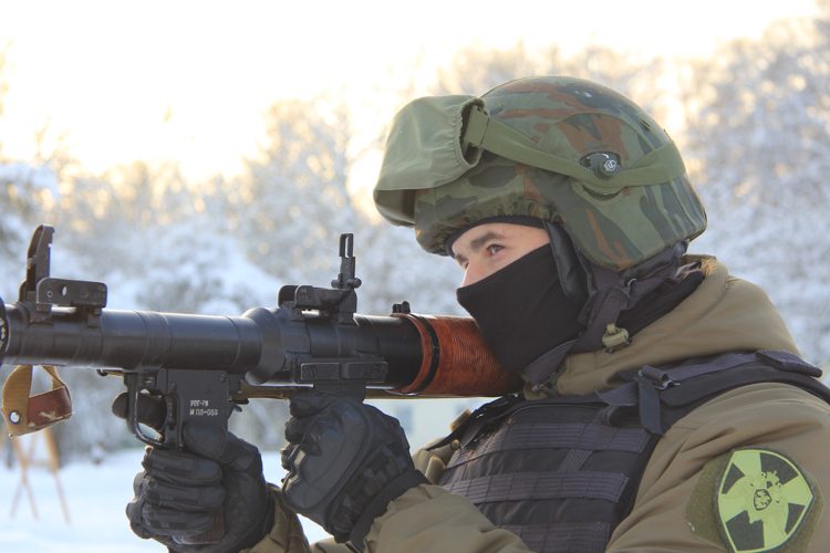 В Калининградской области сотрудники ОМОН «Град» Росгвардии провели боевые стрельбы из гранатометов