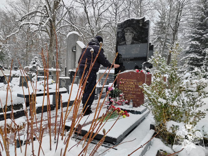 В Калининграде росгвардейцы почтили память Вилория Бусловского — бывшего командира СОБР, погибшего при исполнении служебного долга