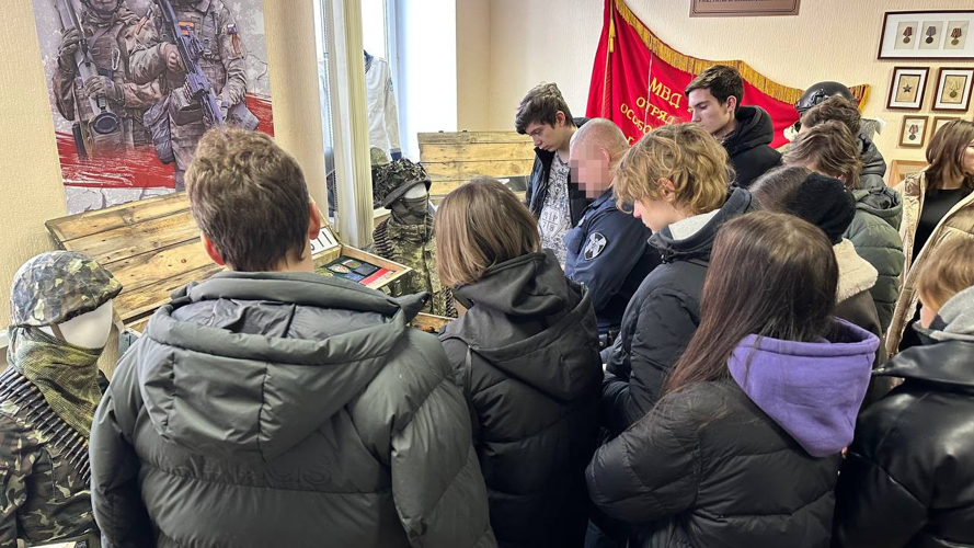 Росгвардейцы провели урок мужества для калининградских школьников 