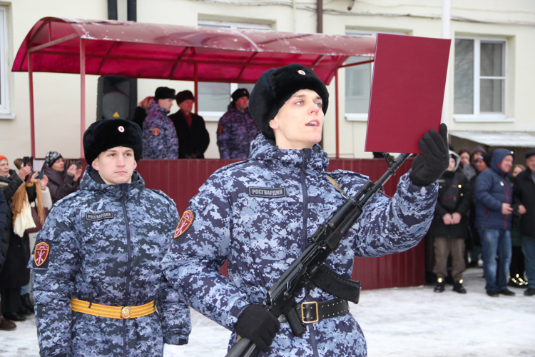 В Калининграде 52 новобранца полка Росгвардии приняли присягу