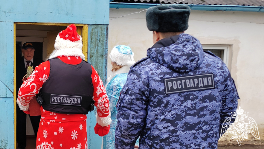 Всероссийскую акцию «С Новым годом, ветеран!» поддержали росгвардейцы в Калининграде