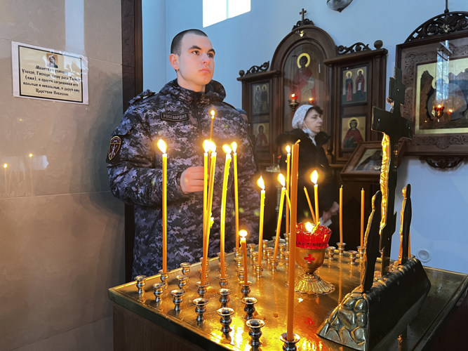 Калининградские росгвардейцы приняли участие в крещенской службе