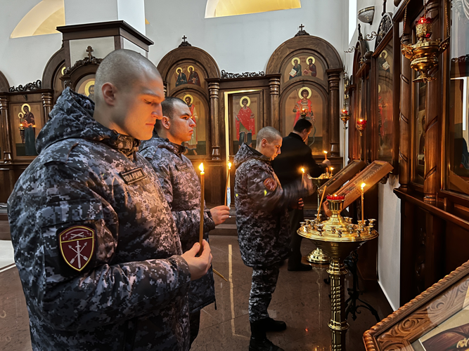 Калининградские росгвардейцы приняли участие в крещенской службе