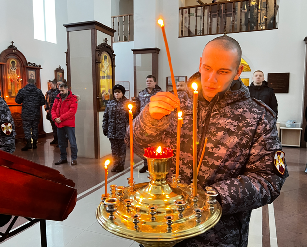 Калининградские росгвардейцы приняли участие в крещенской службе
