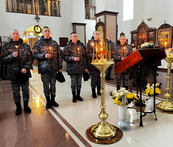 Калининградские росгвардейцы приняли участие в крещенской службе