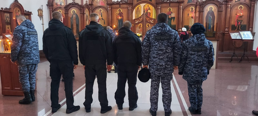 Калининградские росгвардейцы приняли участие в крещенской службе