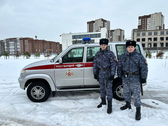 В Калининграде росгвардейцы задержали мужчину, угрожавшего прохожим ножом