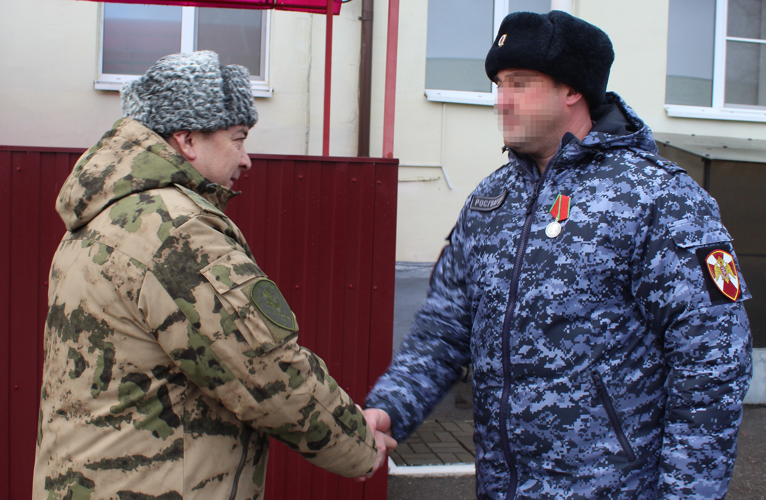 В Калининграде офицеру Росгвардии вручили государственную награду
