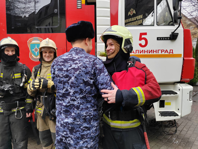 Росгвардия и МЧС провели совместную пожарно-тактическую тренировку в Калининграде