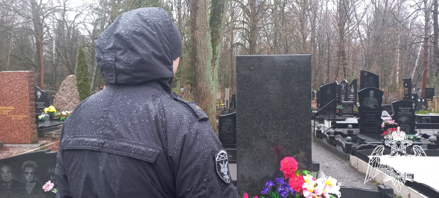 В Калининграде росгвардейцы почтили память павшего в бою 29 лет назад Виктора Гакуна