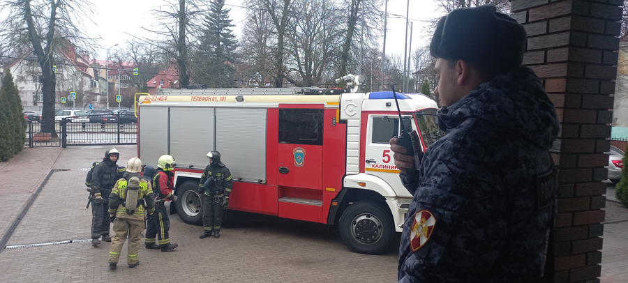 Росгвардия и МЧС провели совместную пожарно-тактическую тренировку в Калининграде