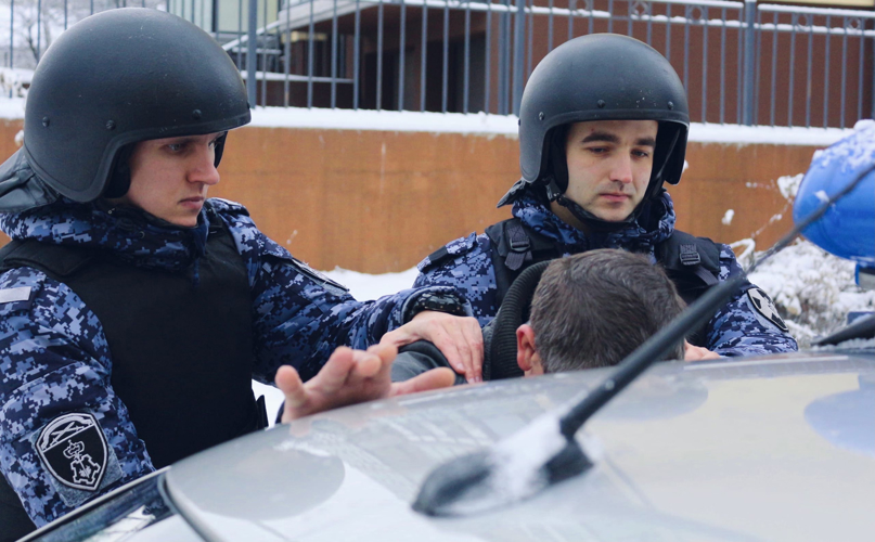 В Черняховске росгвардейцы задержали зачинщика драки в ночном клубе, находящегося в федеральном розыске