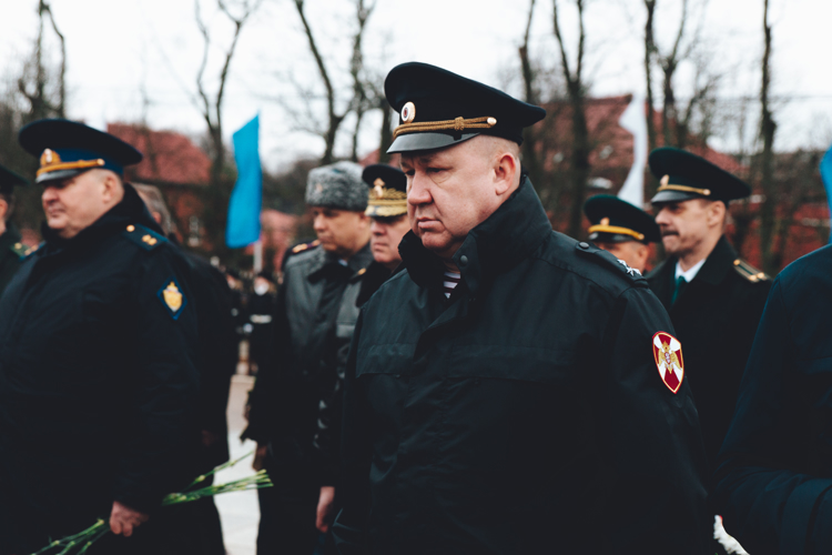 Начальник регионального Управления Росгвардии Виктор Галий принял участие в церемонии возложения цветов к памятнику 1200 воинам-гвардейцам 
