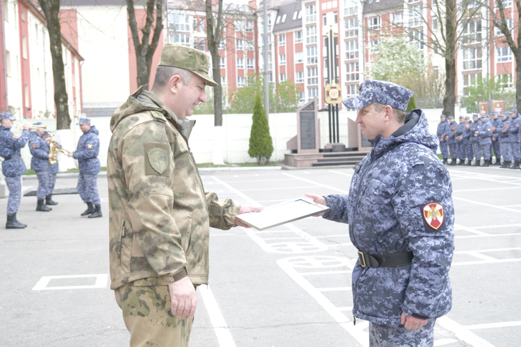 В Калининграде личному составу специального моторизованного полка Северо-Западного округа Росгвардии представлен новый командир