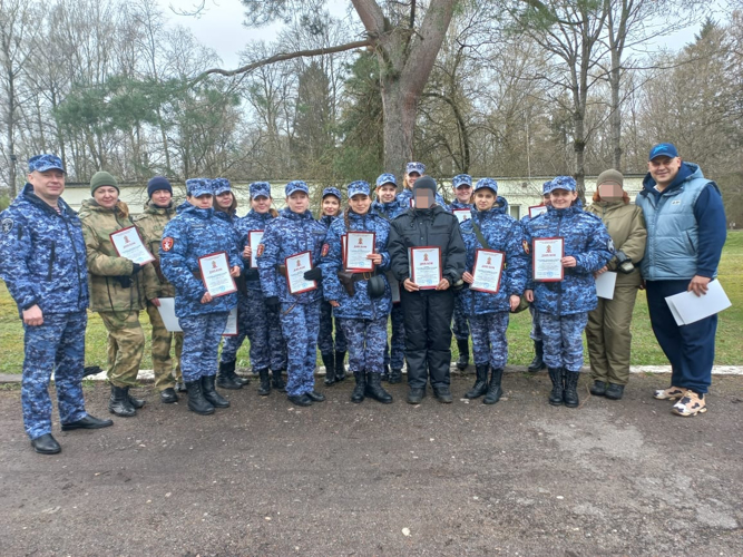 В Калининграде сотрудницы и военнослужащие Росгвардии соревновались в меткости стрельбы
