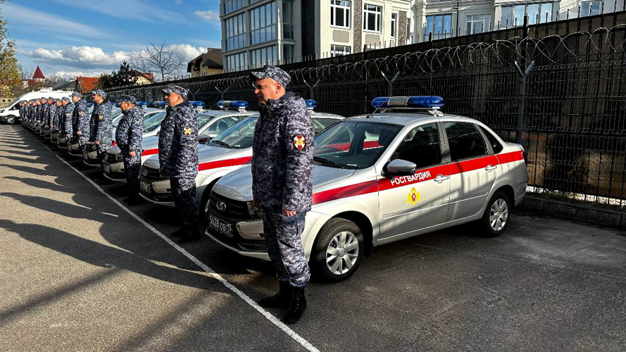 В Калининграде росгвардейцам вручили ключи от новых служебных автомобилей (видео)