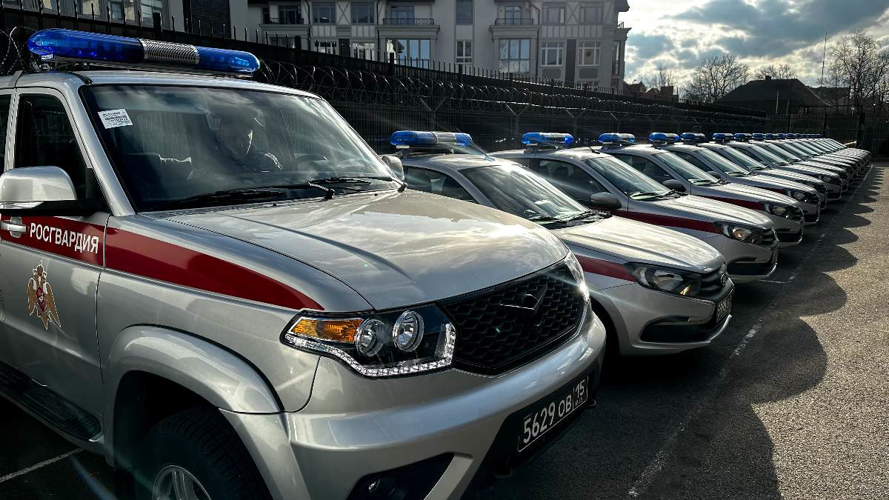 В Калининграде росгвардейцам вручили ключи от новых служебных автомобилей (видео)