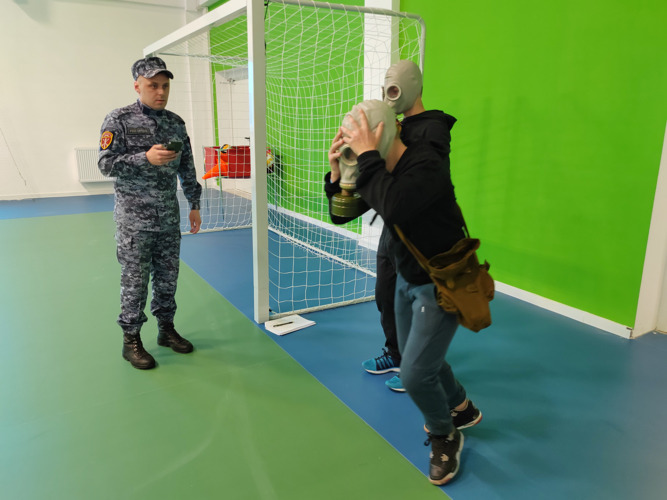 В Калининграде росгвардейцы выступили в роли жюри на муниципальном этапе игры «Зарница 2.0»