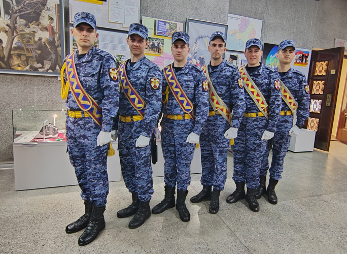 В Калининграде росгвардейцы написали Диктант Победы 