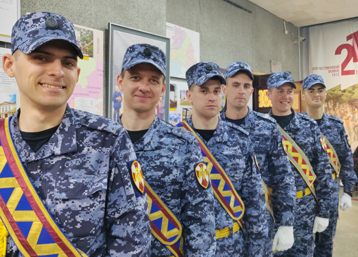 В Калининграде росгвардейцы написали Диктант Победы 