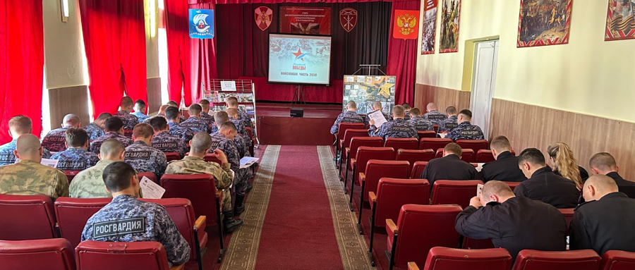 В Калининграде росгвардейцы написали Диктант Победы 