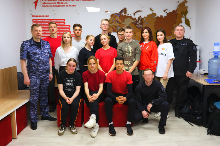 Росгвардейцы готовят юных калининградцев к участию в федеральном этапе игры «Зарница 2.0»