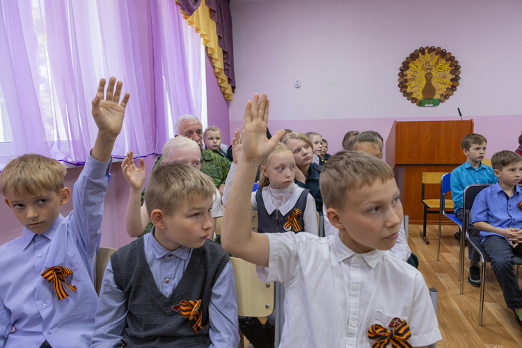 Росгвардецы провели урок Мужества для школьников из города Мамоново