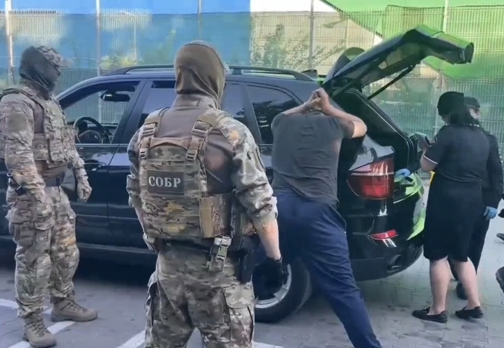 В Калининграде СОБР «Викинг» Росгвардии задержал подозреваемого в мошенничестве