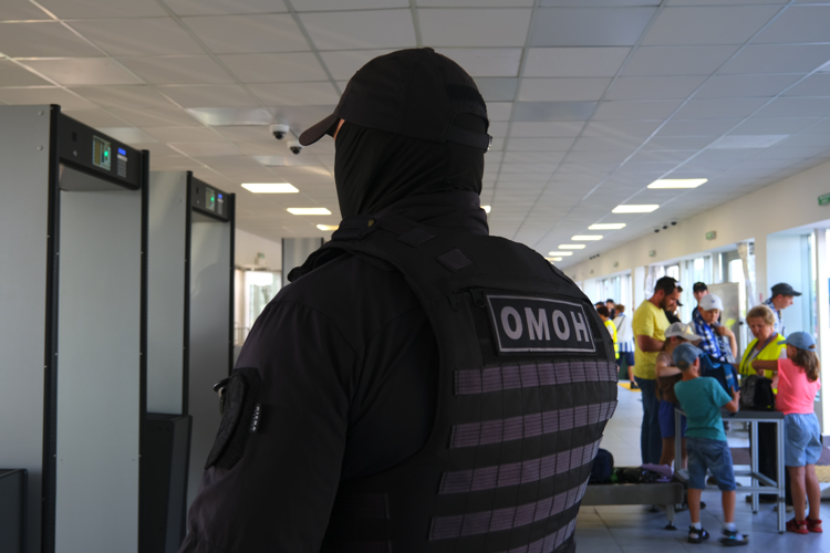 В Калининграде росгвардейцы обеспечили безопасность футбольного матча первой Российской лиги  