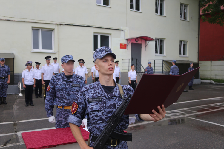 В калининградском полку Росгвардии состоялась церемония принятия присяги