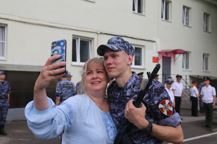 В калининградском полку Росгвардии состоялась церемония принятия присяги