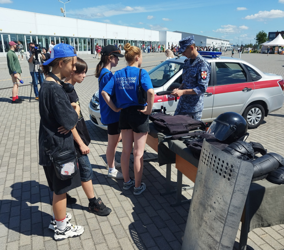 В Калининграде росгвардейцы приняли участие в городском фестивале, посвященном Дню молодежи