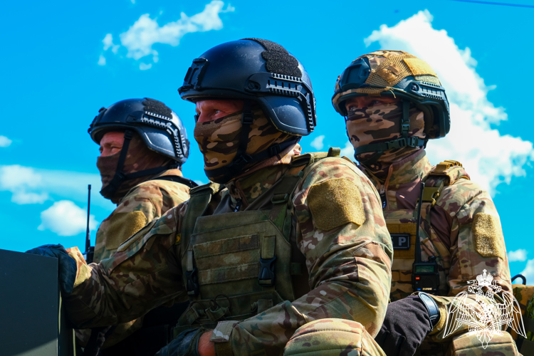 В Калининграде сотрудники СОБР Росгвардии успешно выполнили задачи в ходе тактико-специального занятия 