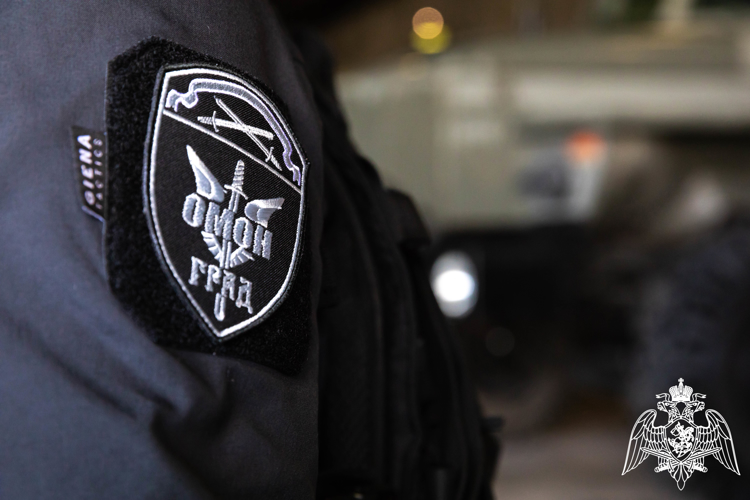 При содействии ОМОН «Град» Росгвардии в Калининграде задержан зачинщик дорожного конфликта, угрожавший оппоненту ножом (видео)