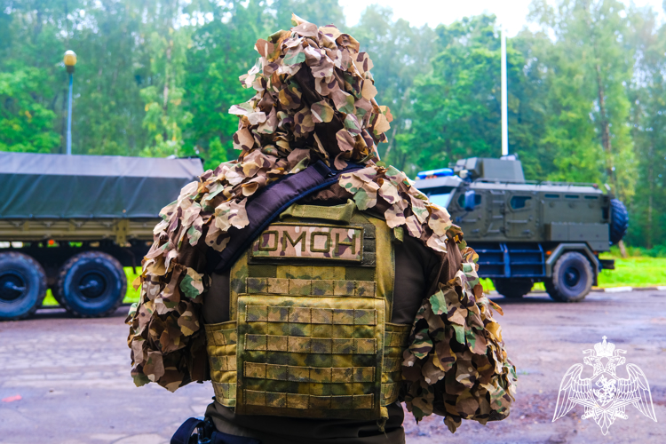 В Калининграде ОМОН «Град» Росгвардии провел тактико-специальное занятие по задержанию вооруженных преступников (видео)