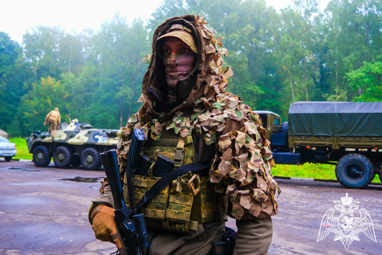 В Калининграде ОМОН «Град» Росгвардии провел тактико-специальное занятие по задержанию вооруженных преступников (видео)