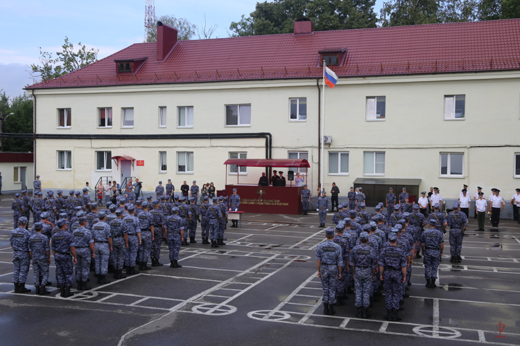 Более 100 юношей из Калининградской области и Республики Башкортостан призовут на службу в специальный моторизованный полк СЗО Росгвардии 