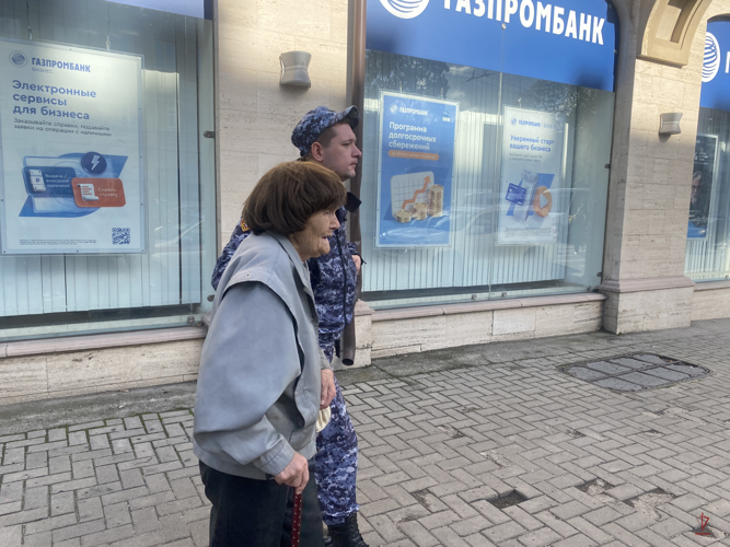В Калининграде росгвардейцы помогли потерявшейся 88–летней  женщине вернуться домой