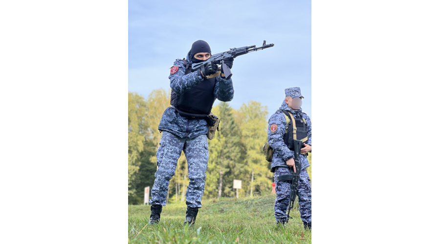 В Калининграде военнослужащие полка Росгвардии тренировались тактике ведения боя на открытой местности