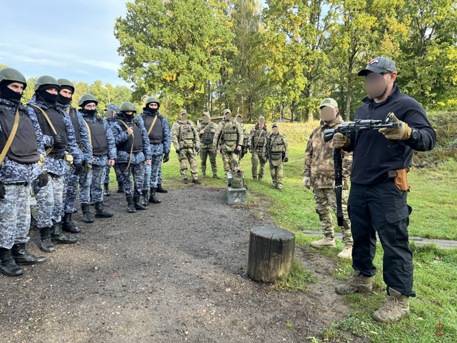 В Калининграде военнослужащие полка Росгвардии тренировались тактике ведения боя на открытой местности