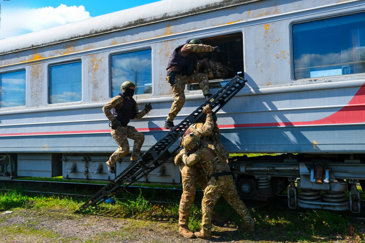 Профессиональный праздник отмечают сотрудники и ветераны СОБР Росгвардии