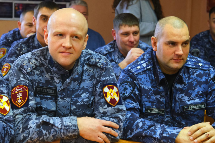 В Калининграде сотрудников вневедомственной охраны Росгвардии поздравил с наступающим Новым годом «Российский детский Дед Мороз» (видео)