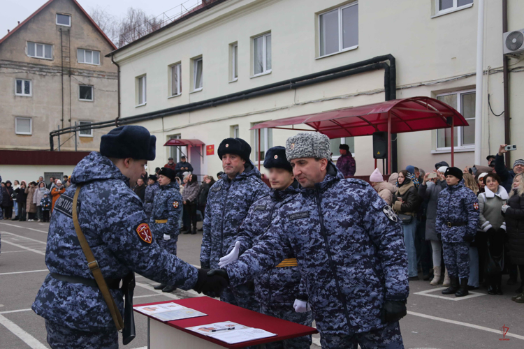 В калининградском полку Росгвардии состоялась торжественная церемония принятия Военной присяги новобранцами