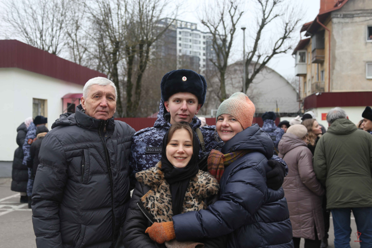 В калининградском полку Росгвардии состоялась торжественная церемония принятия Военной присяги новобранцами