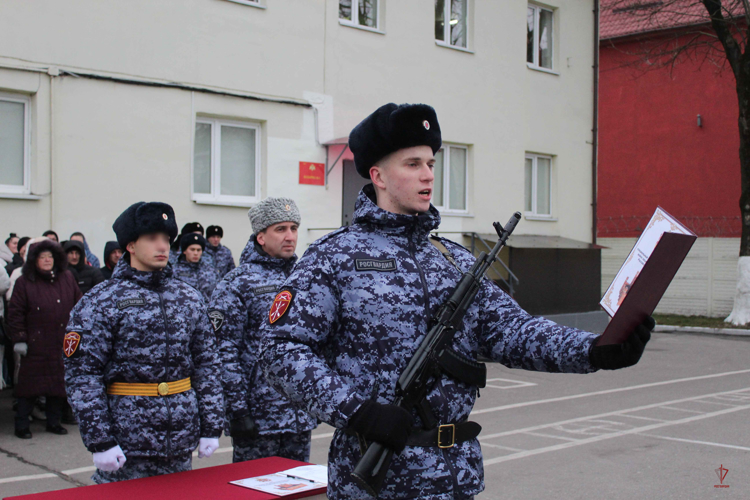 В калининградском полку Росгвардии состоялась торжественная церемония принятия Военной присяги новобранцами