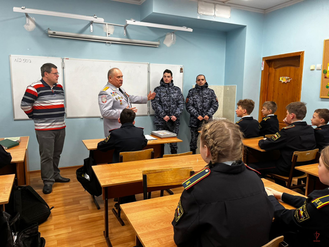 В городе Пионерском ветераны и кадеты Росгвардии подвели итоги совместной работы за год
