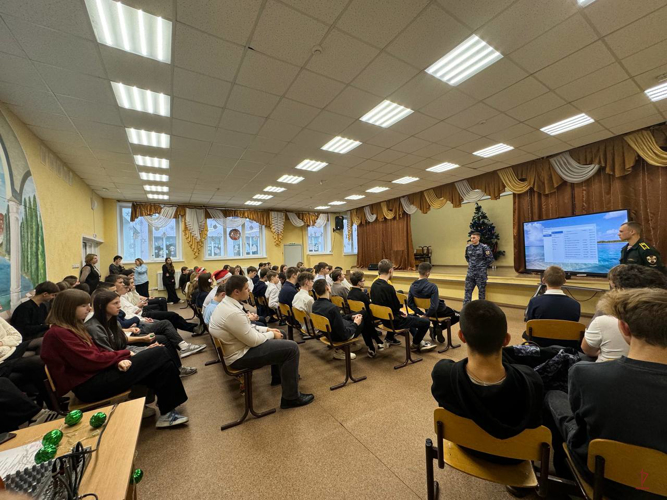 Росгвардейцы организовали для школьников города Мамоново встречу с курсантом ведомственного вуза 