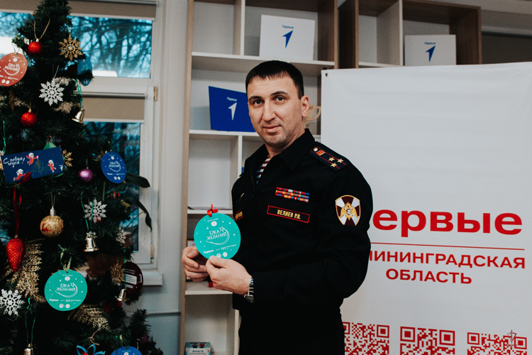 В Калининграде благодаря акции «Ёлка желаний» 12-летний Станислав познакомился с работой кинологов и служебных собак Росгвардии (видео)