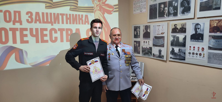 Офицеры и ветераны Росгвардии провели уроки Мужества для калининградских школьников 